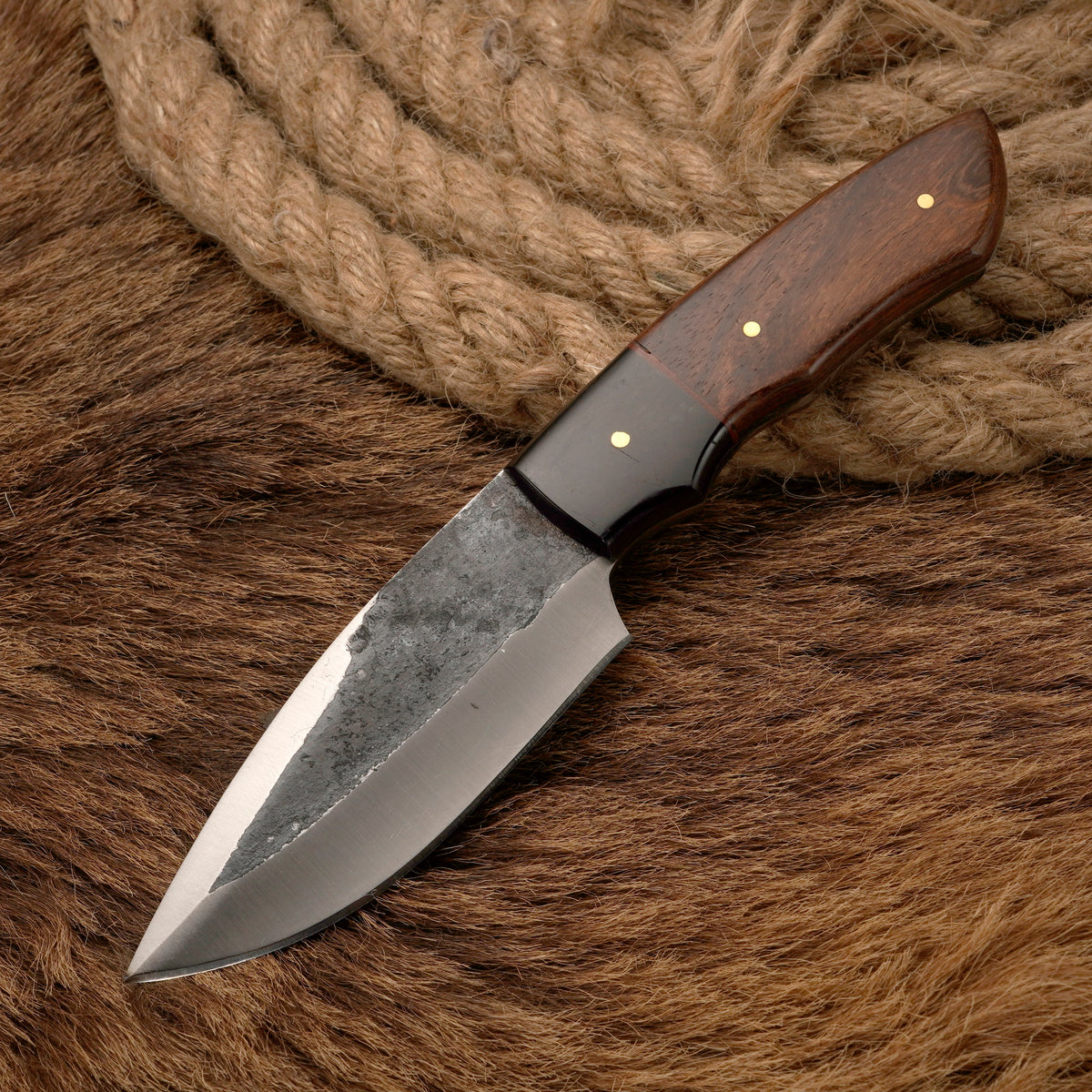Handmade Carbon Steel Skinner Knife – Rosewood & Buffalo Horn Handle, 8-Inch