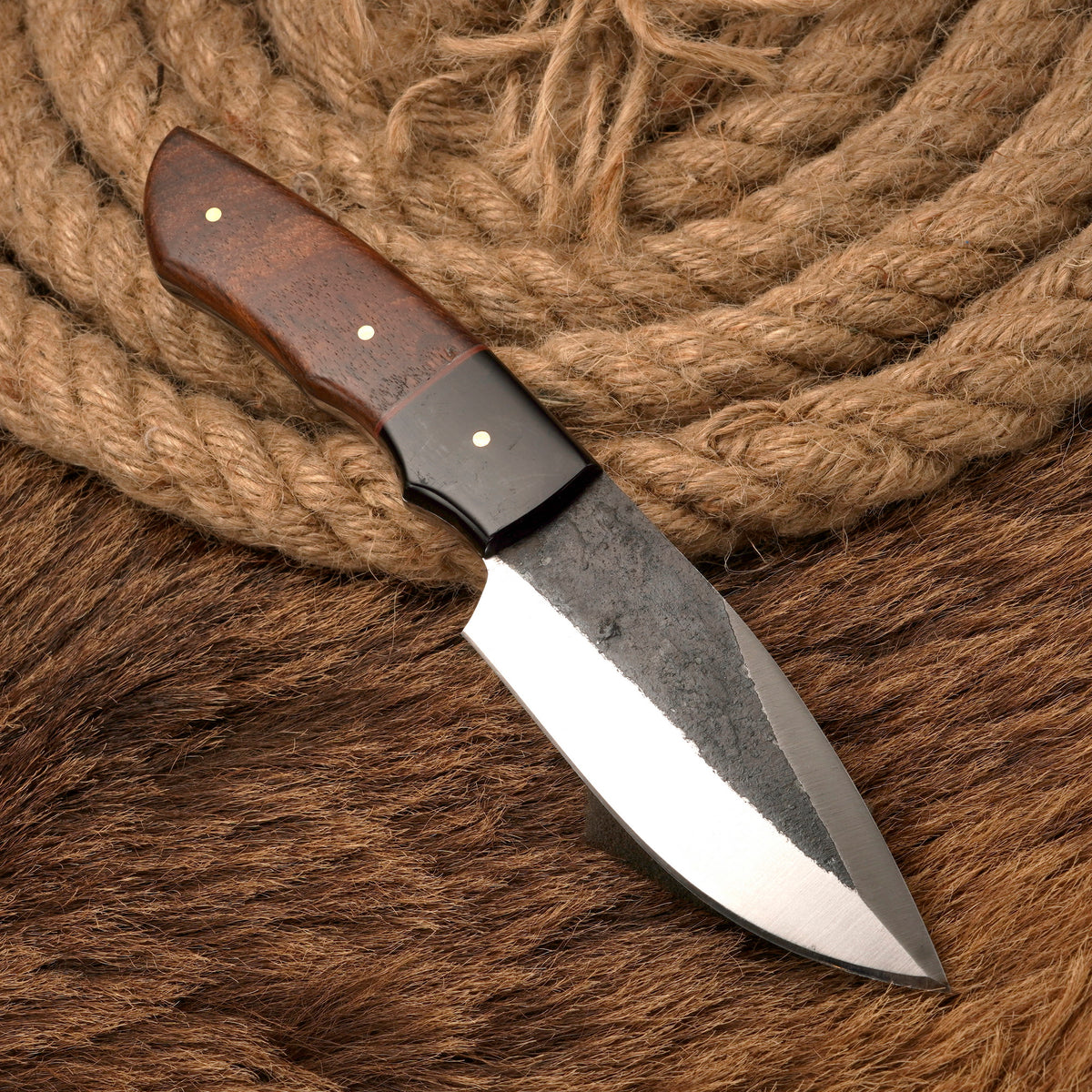 Handmade Carbon Steel Skinner Knife – Rosewood & Buffalo Horn Handle, 8-Inch