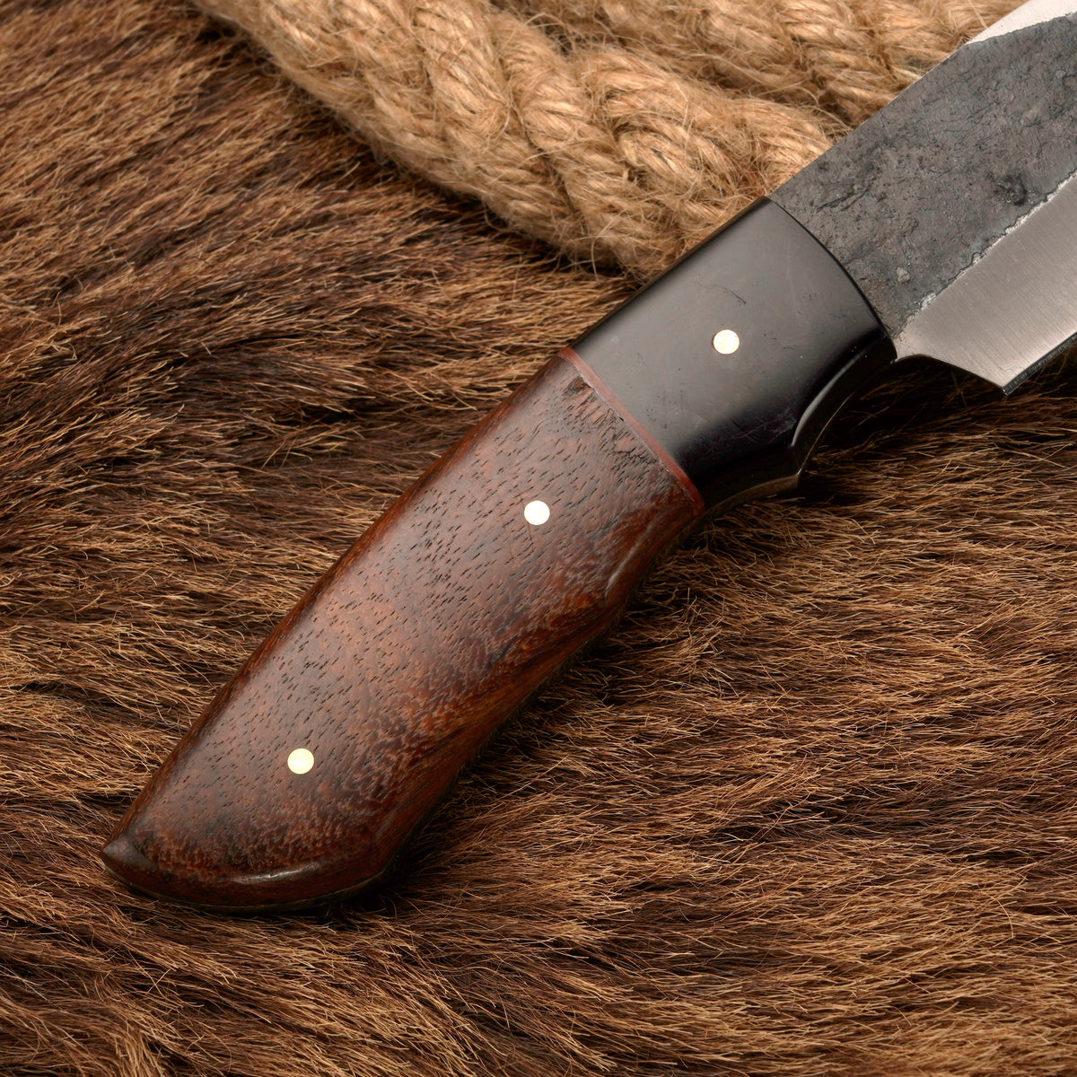 Handmade Carbon Steel Skinner Knife – Rosewood & Buffalo Horn Handle, 8-Inch